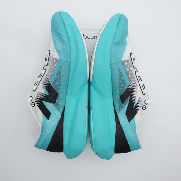 Size 7.5 WIDE D Women's New Balance FuelCell Rebel v4 Running Shoes WFCXCJ4 - Picture 5 of 13